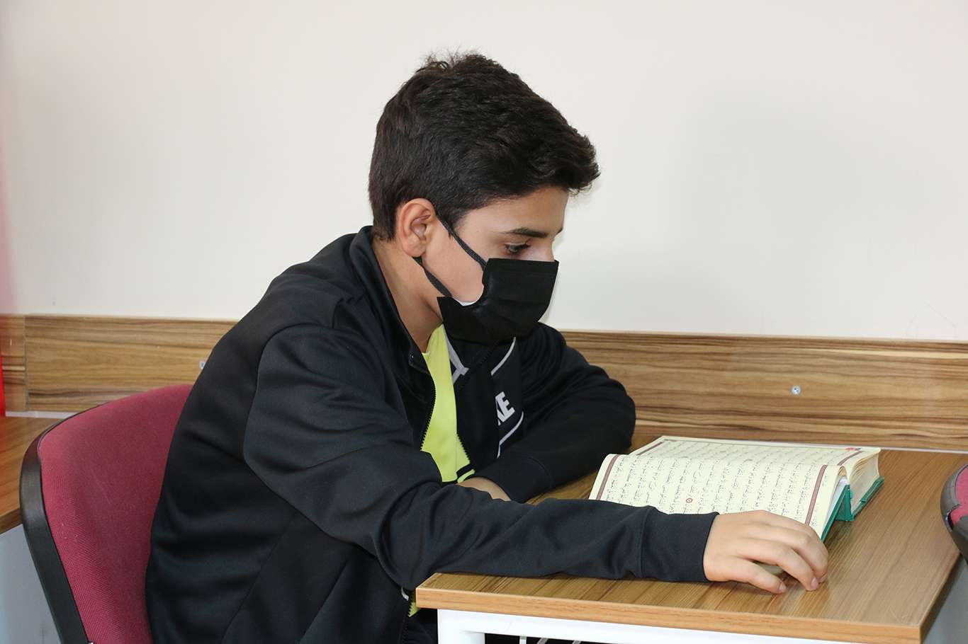 Camilerde ve Kur'an kurslarında yetişkinlere yönelik Kur'an kursları devam ediyor Camilerde ve Kur'an kurslarında yetişkinlere yönelik Kur'an kursları devam ediyor
